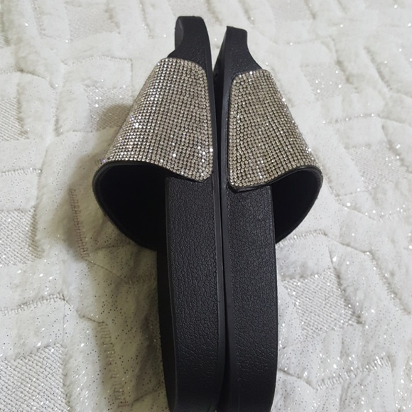 Beautiful and Elegant Sandals.🖤🖤💎💎 - Picture 4 of 7